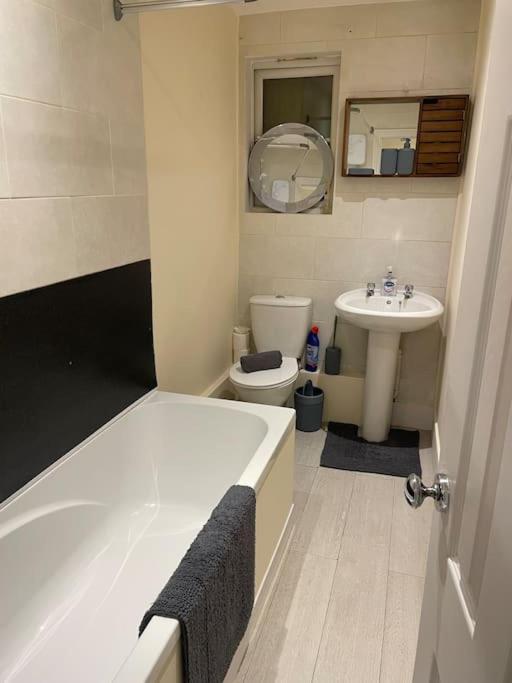Ferienwohnung Flat 3 Meadow View Cozy Getaway Hurst Exterior foto